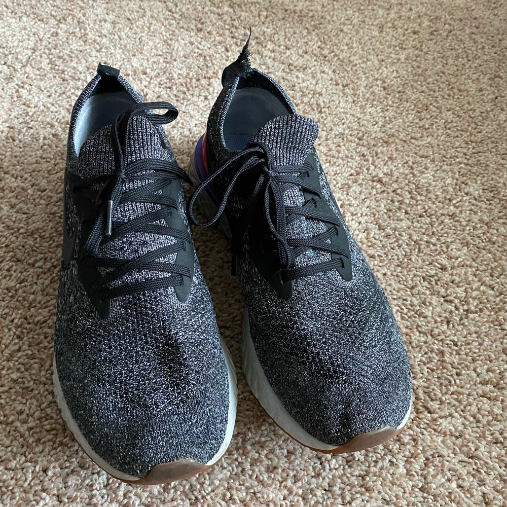 Men’s Nike epic react fly knit sneakers size 9.5